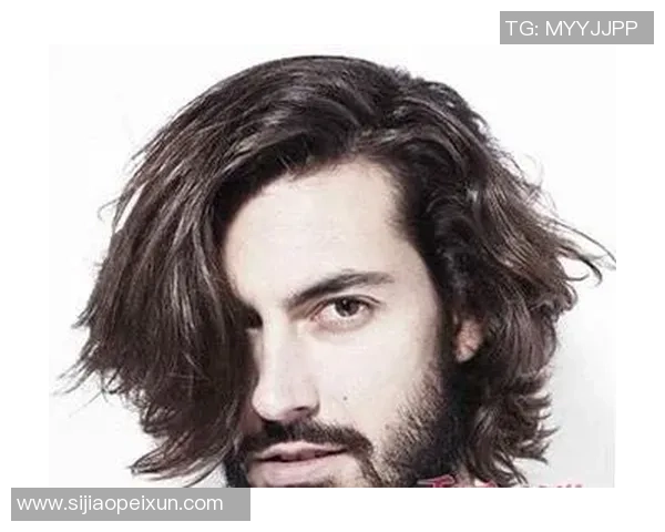 长发男头像足球明星的魅力与风采解析，探索他们的独特个性与球场表现